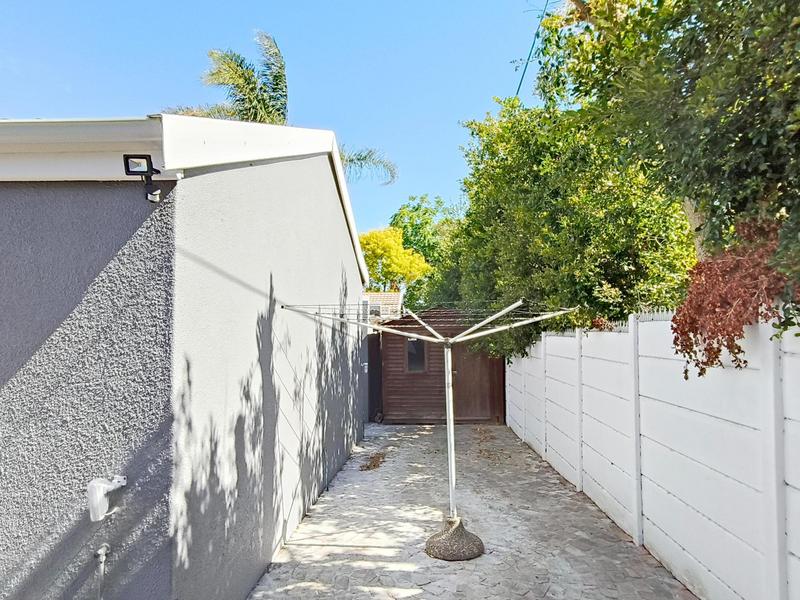 To Let 3 Bedroom Property for Rent in Vredekloof East Western Cape